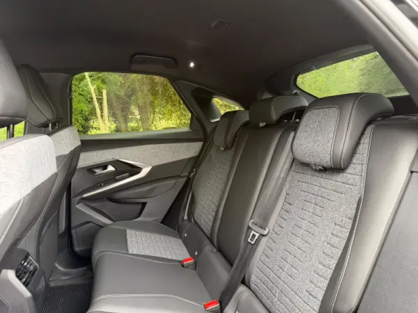 Peugeot E-3008 73 kWh Allure 36