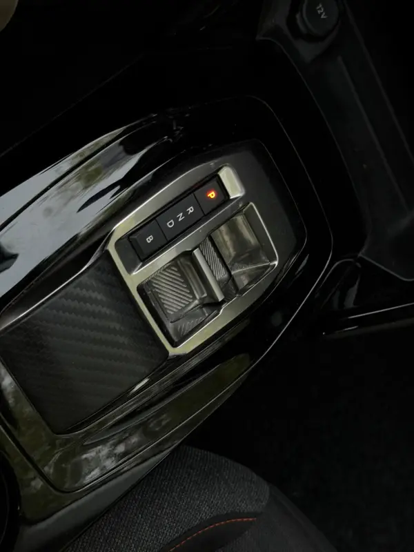 Peugeot e-208 Active 11