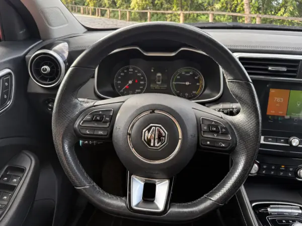 MG ZS EV 44.5 kWh Luxury 12