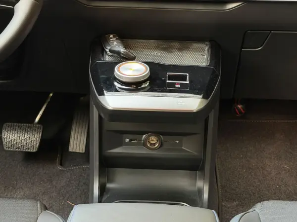 MG MG4 64 kWh Luxury 23