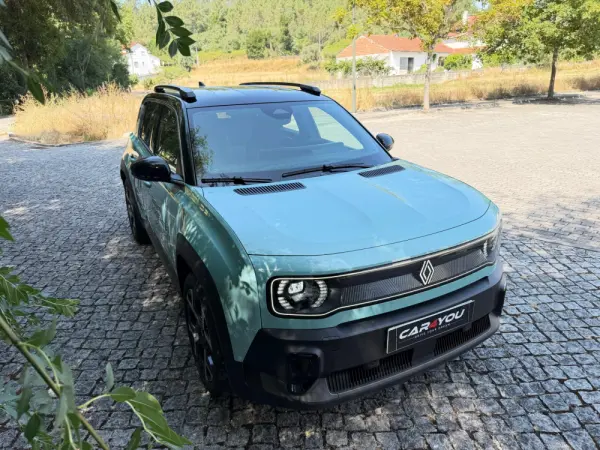 Renault 4 E-Tech 52 kWh Iconic Autonomia Conforto 8