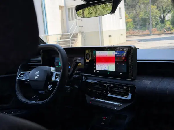 Renault 4 E-Tech 52 kWh Iconic Autonomia Conforto 27