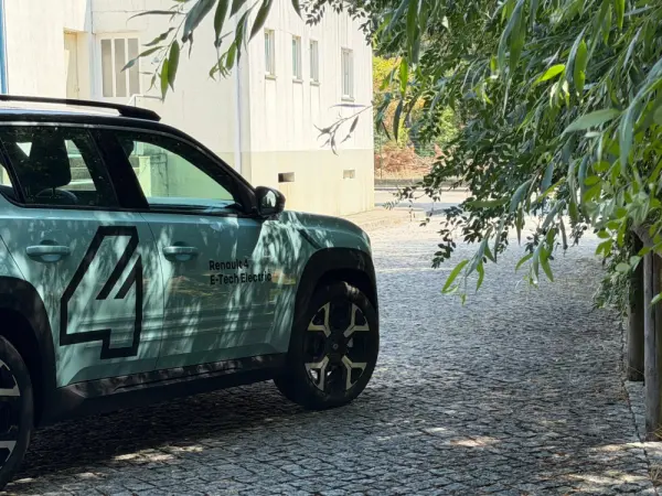 Renault 4 E-Tech 52 kWh Iconic Autonomia Conforto 12