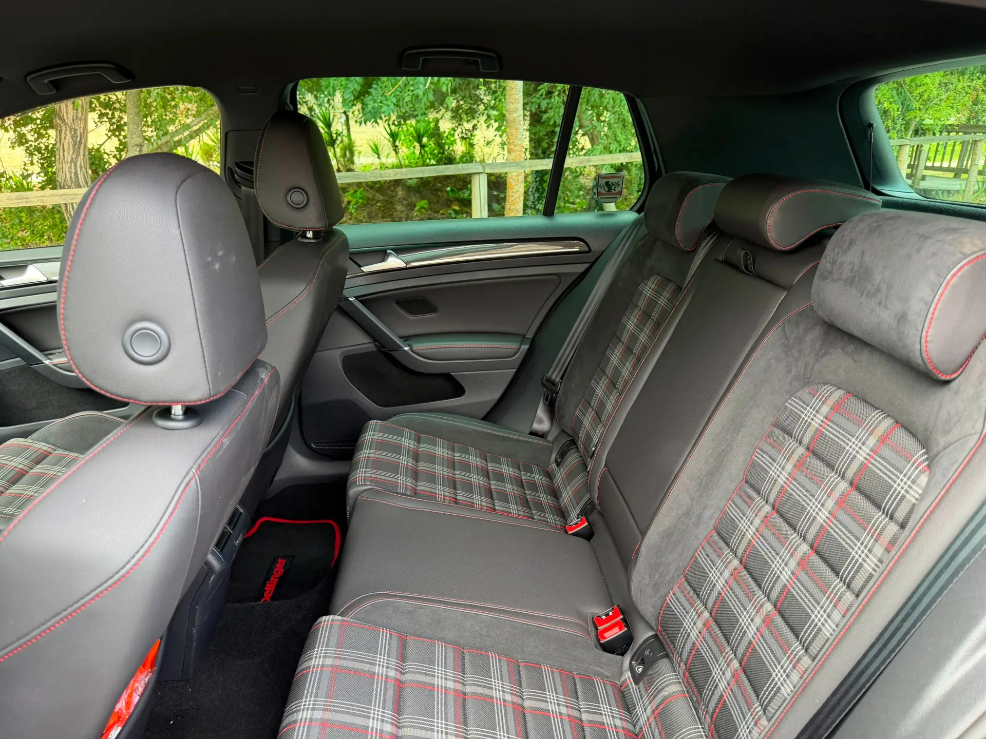 Volkswagen Golf 2.0 TSi R DSG 43