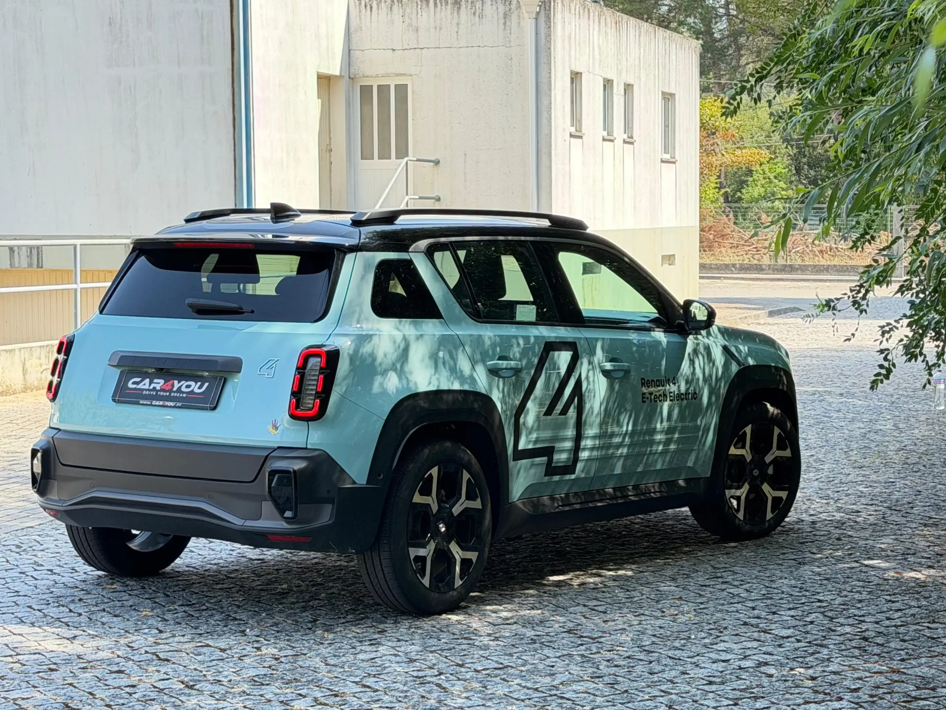 Renault 4 E-Tech 52 kWh Iconic Autonomia Conforto 10
