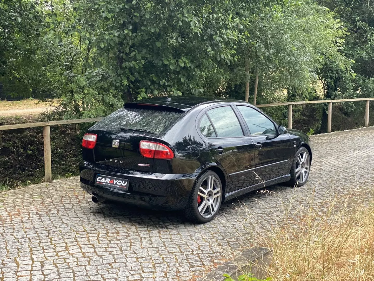 SEAT Leon 1.8 T Cupra R 8