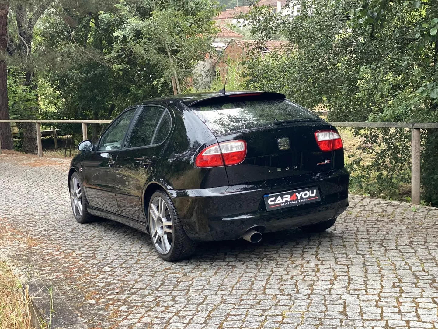 SEAT Leon 1.8 T Cupra R 15