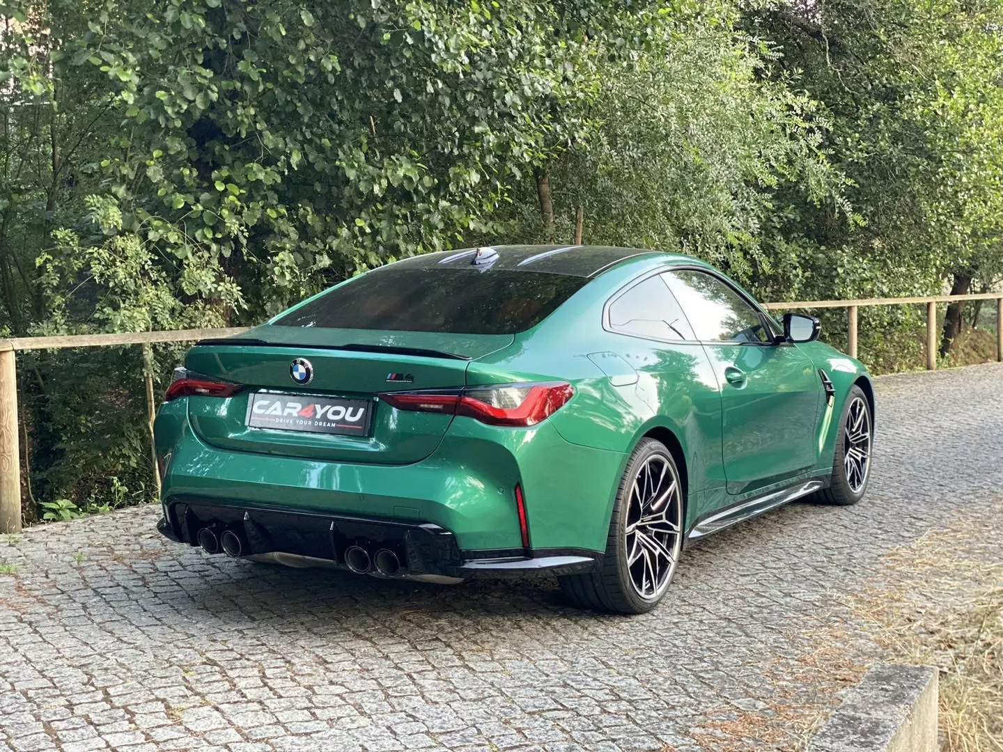 BMW M4 Competition 8