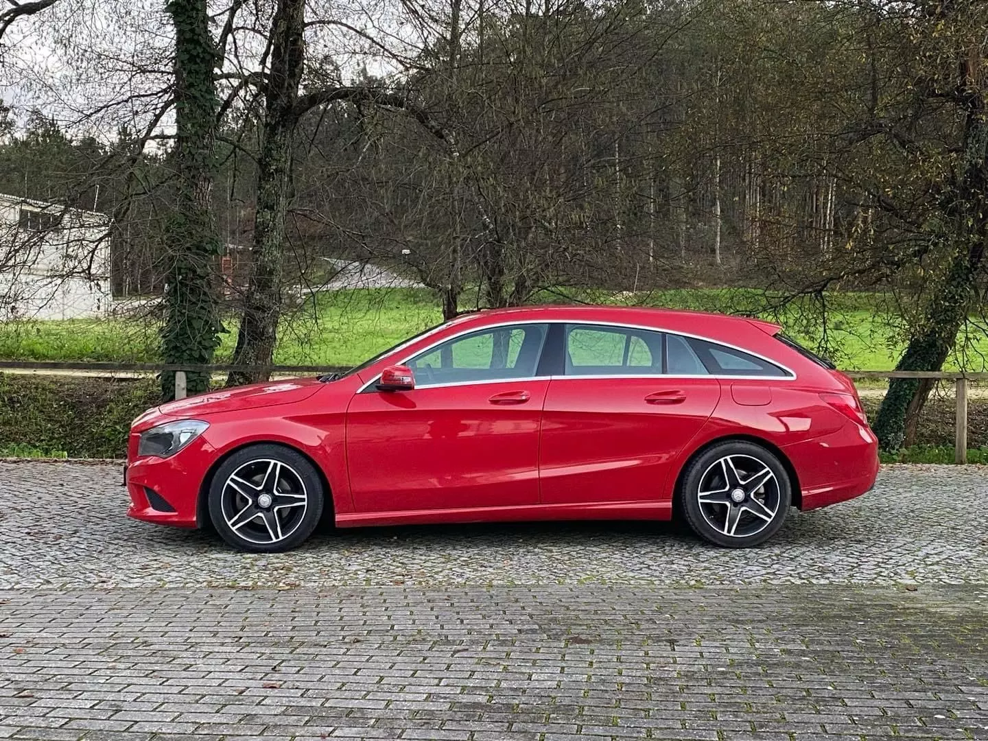 Mercedes-Benz CLA 200 d Shooting Brake Urban 10
