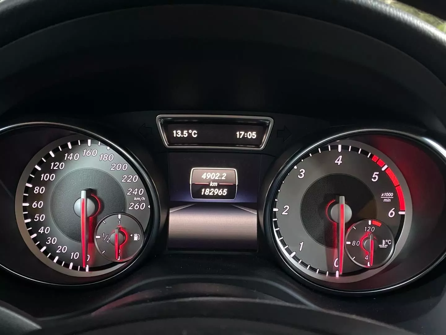 Mercedes-Benz CLA 200 d Shooting Brake Urban 15