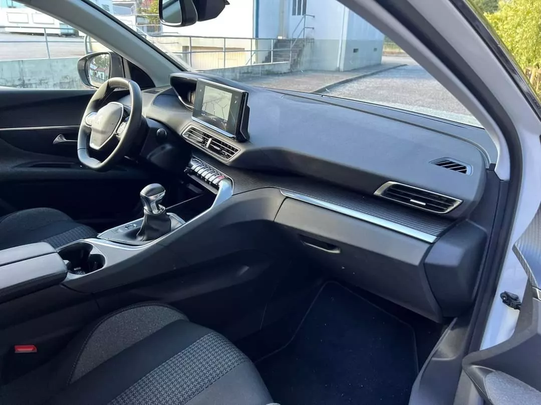 Peugeot 3008 PureTech 130 Stop & Start GPF Active Pack 17