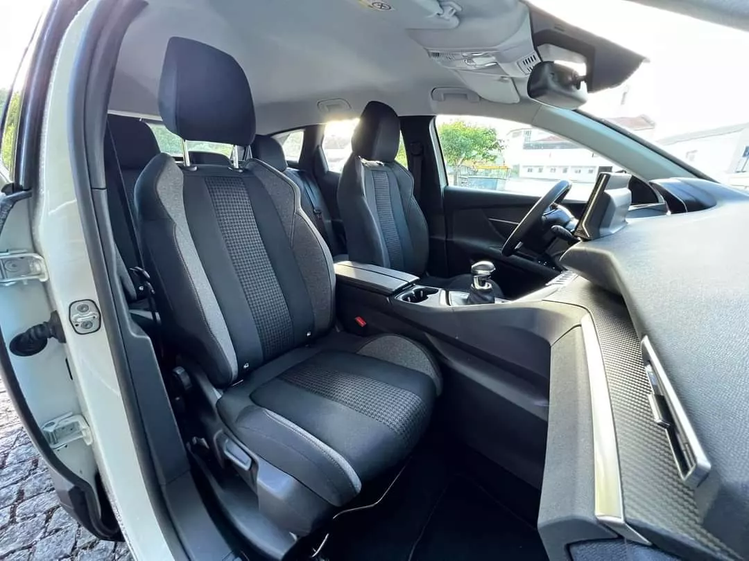 Peugeot 3008 PureTech 130 Stop & Start GPF Active Pack 19