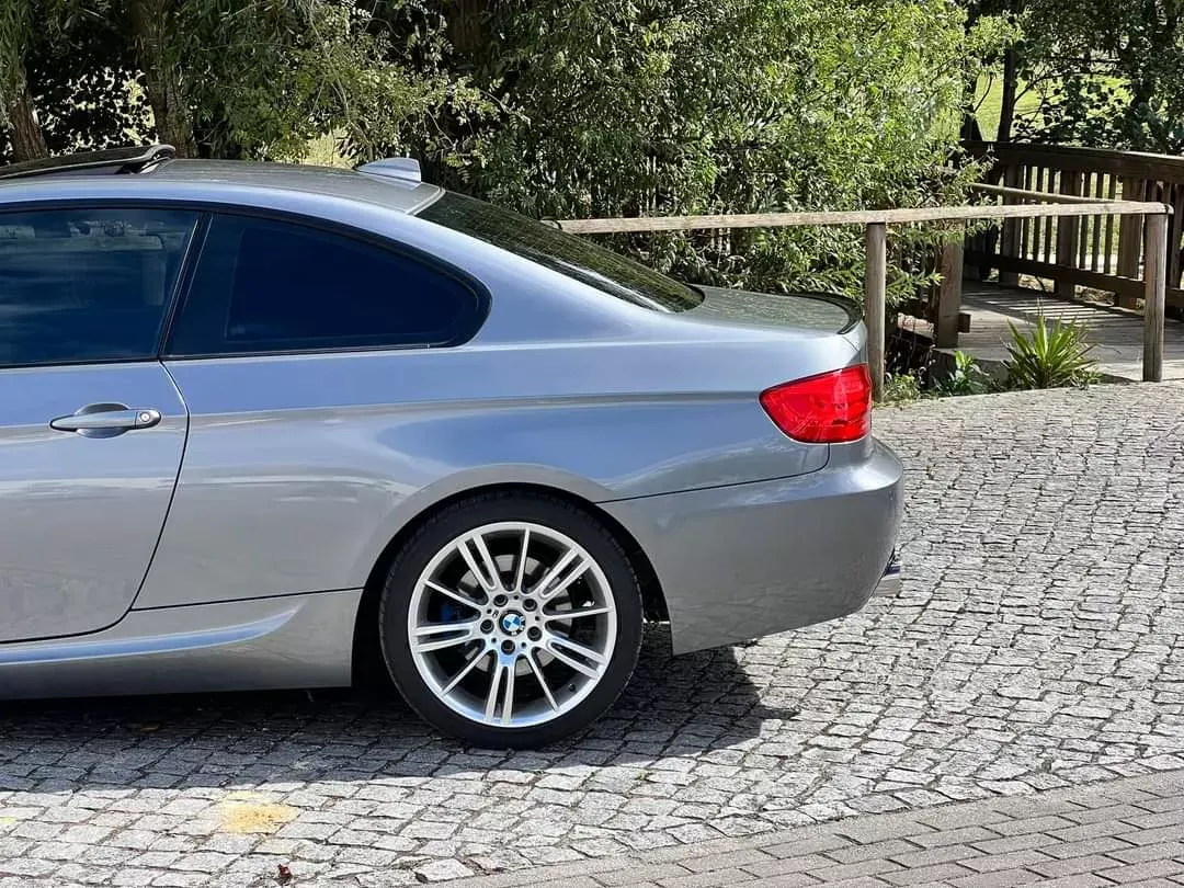 BMW 320 d Coupe Edição M Auto 10