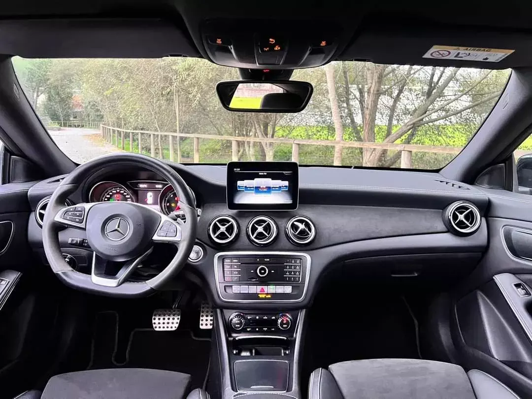 Mercedes-Benz CLA 200 d Shooting Brake AMG Line Aut. 16