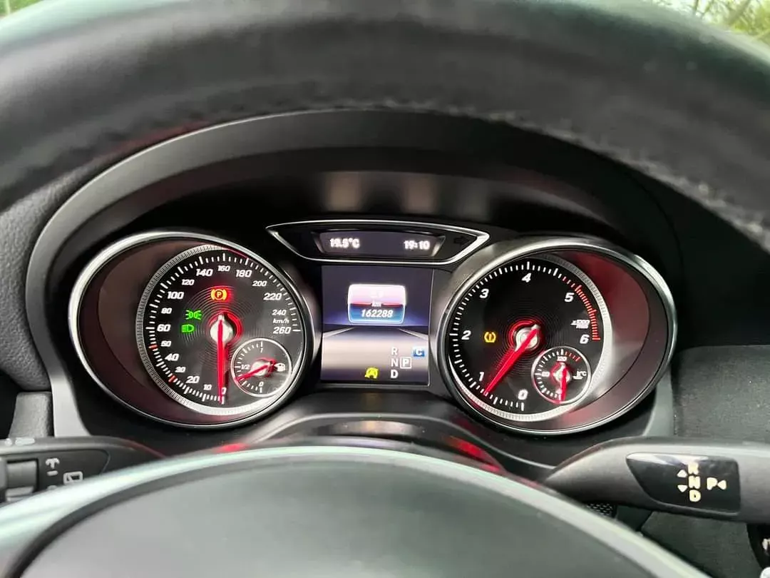 Mercedes-Benz CLA 200 d Shooting Brake AMG Line Aut. 19