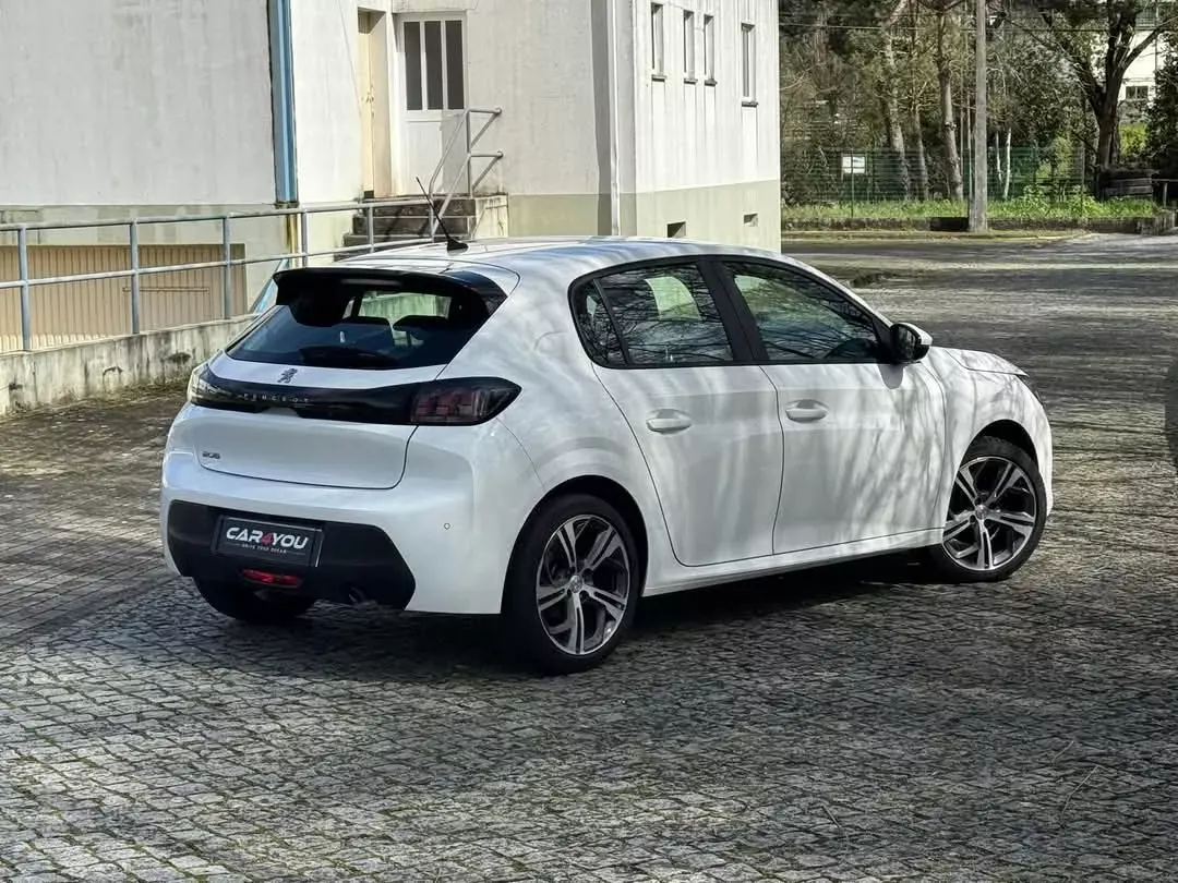 Peugeot 208 1.2 PureTech Allure EAT8 2