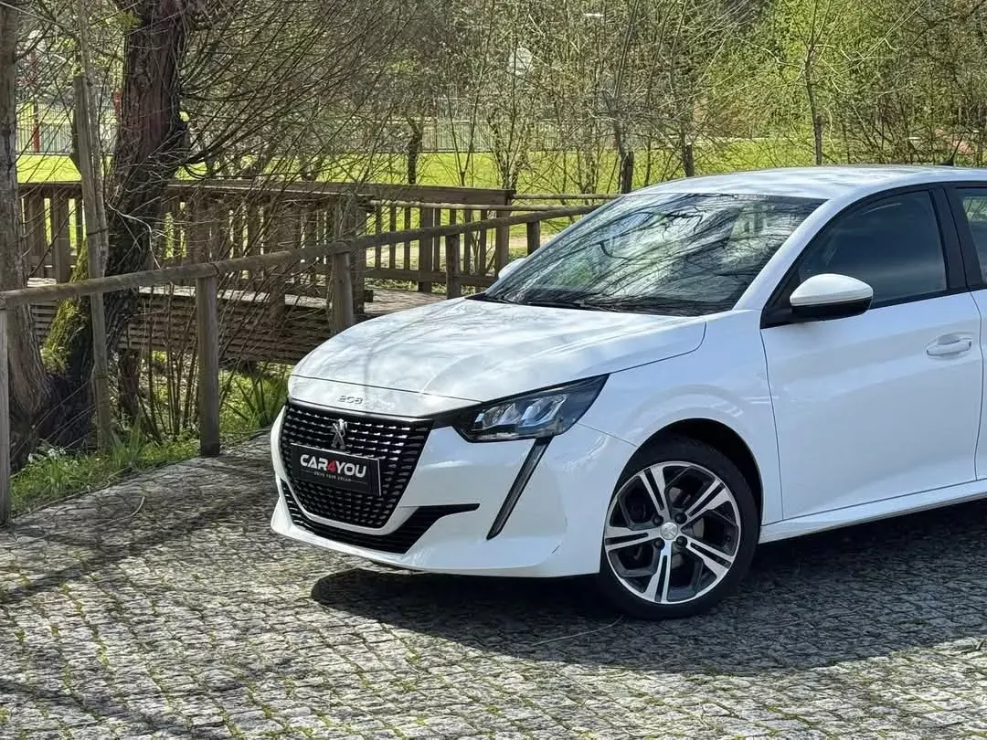 Peugeot 208 1.2 PureTech Allure EAT8 3