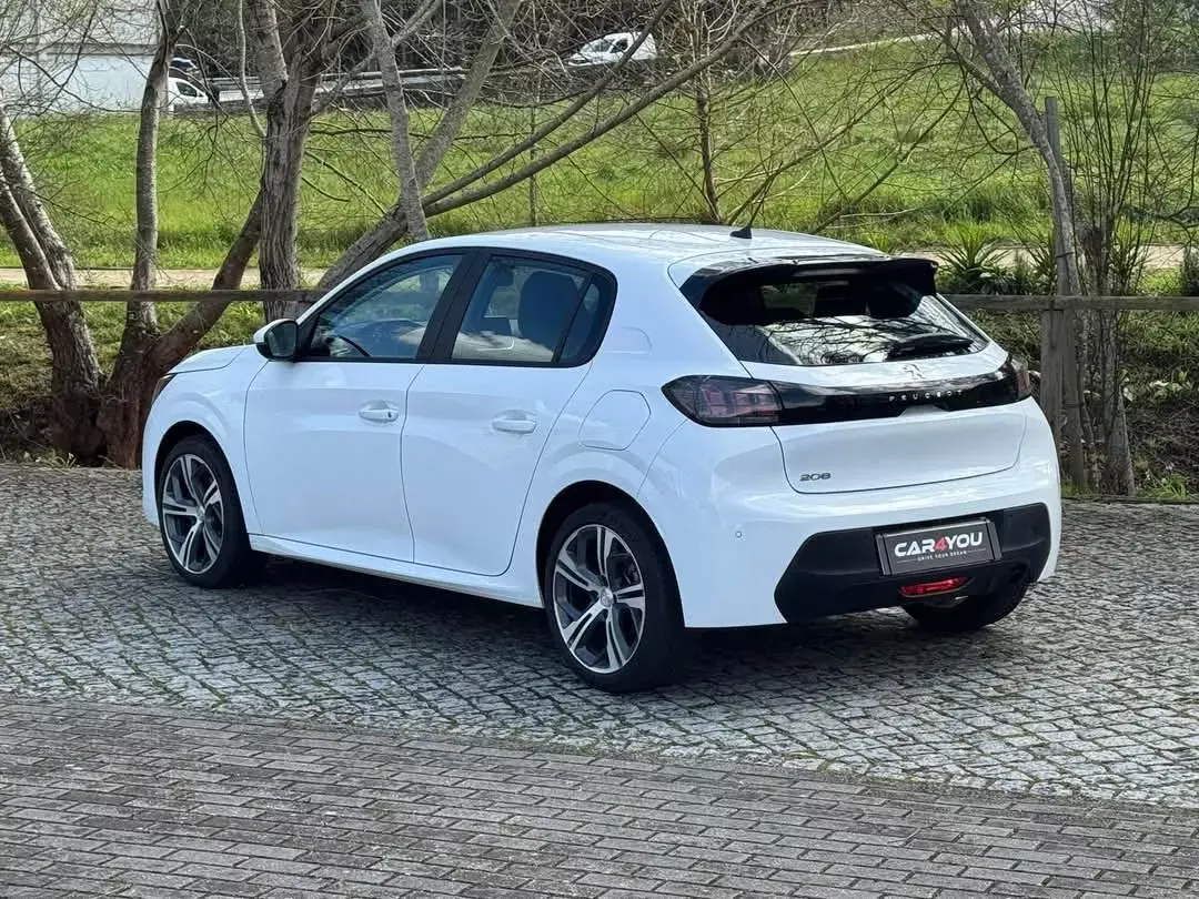 Peugeot 208 1.2 PureTech Allure EAT8 8
