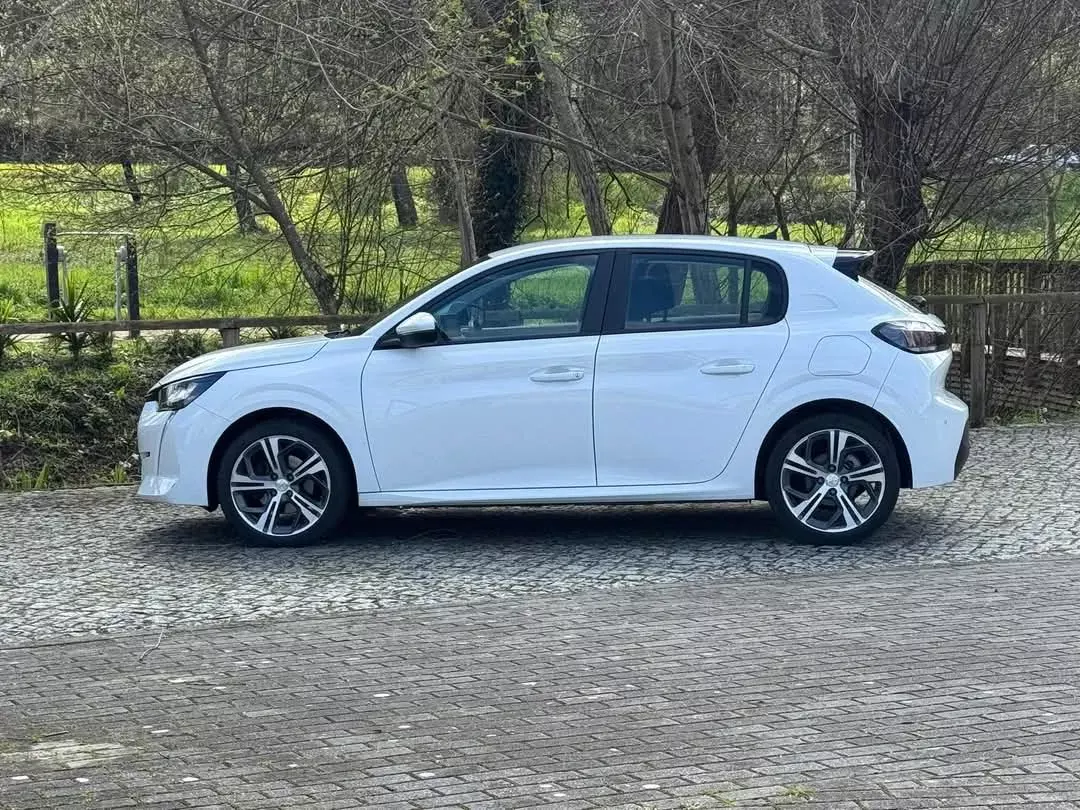 Peugeot 208 1.2 PureTech Allure EAT8 9