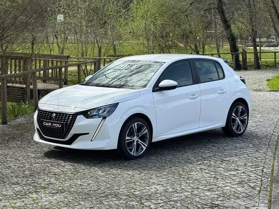 Peugeot 208 1.2 PureTech Allure EAT8 12