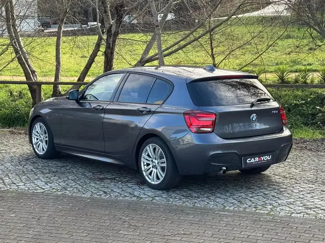 BMW 118 d Pack M 8