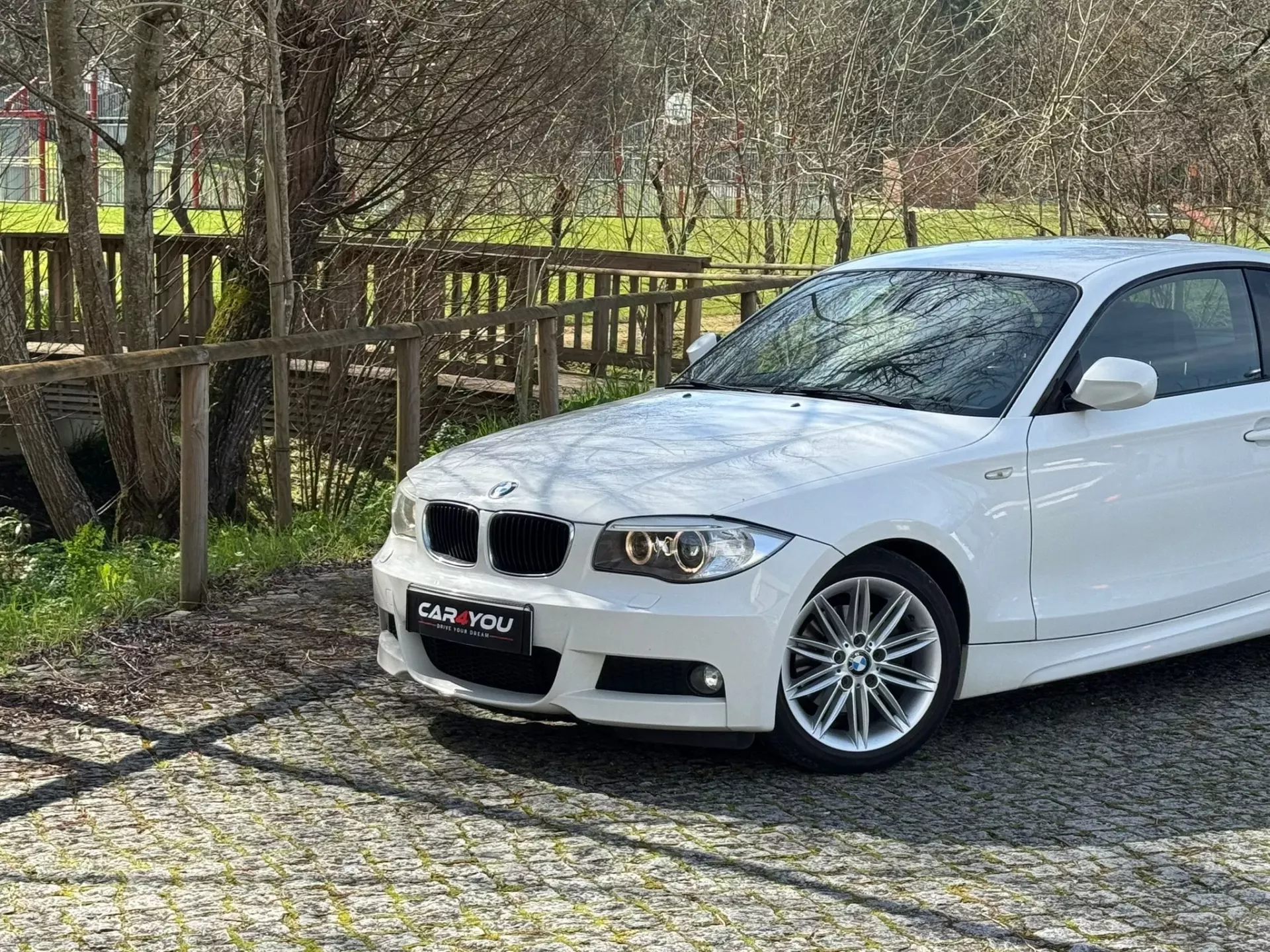 BMW 120 d Coupe Limited Edition Lifestyle c/ M Sport Pack 2