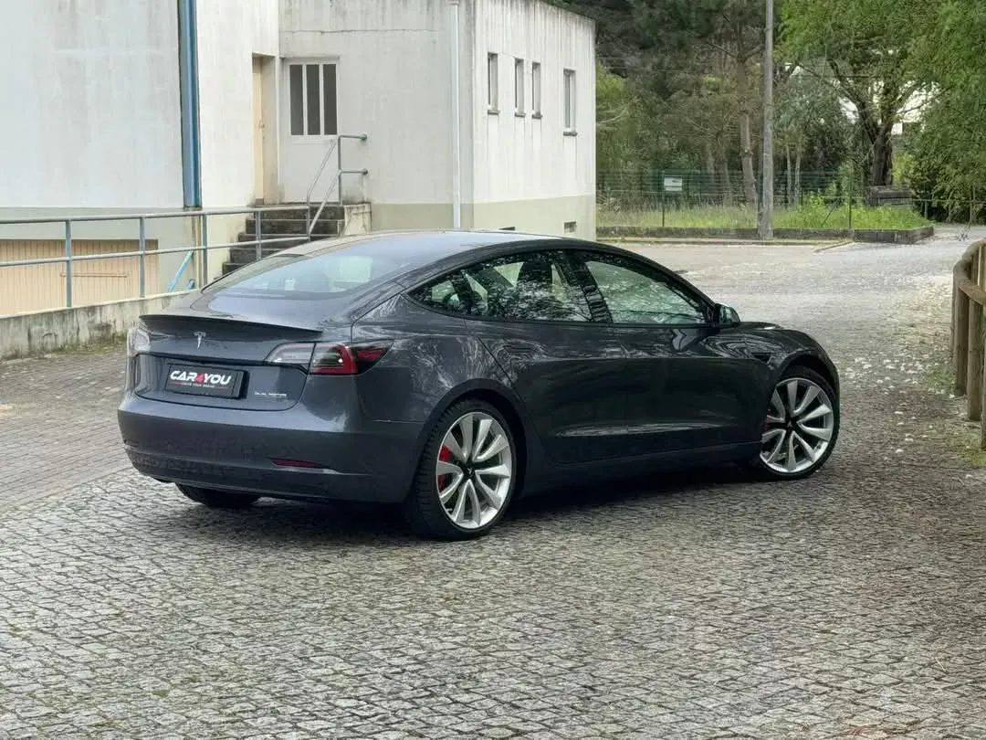 Tesla Model 3 Performance Dual Motor AWD 2