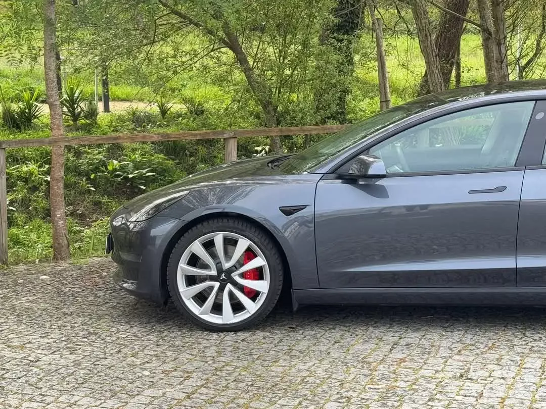 Tesla Model 3 Performance Dual Motor AWD 11