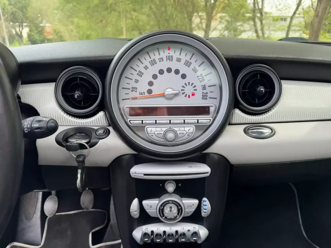 MINI 3 Portas Cooper D 50 Camden 17