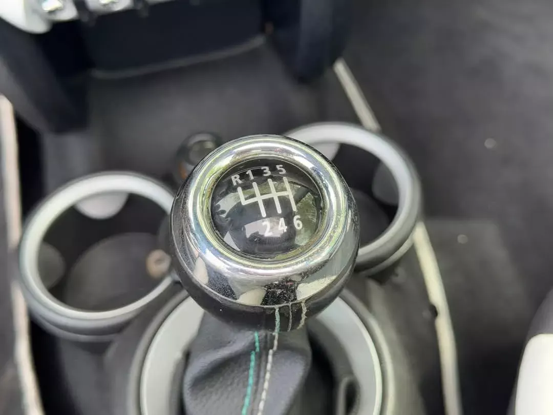 MINI 3 Portas Cooper D 50 Camden 18