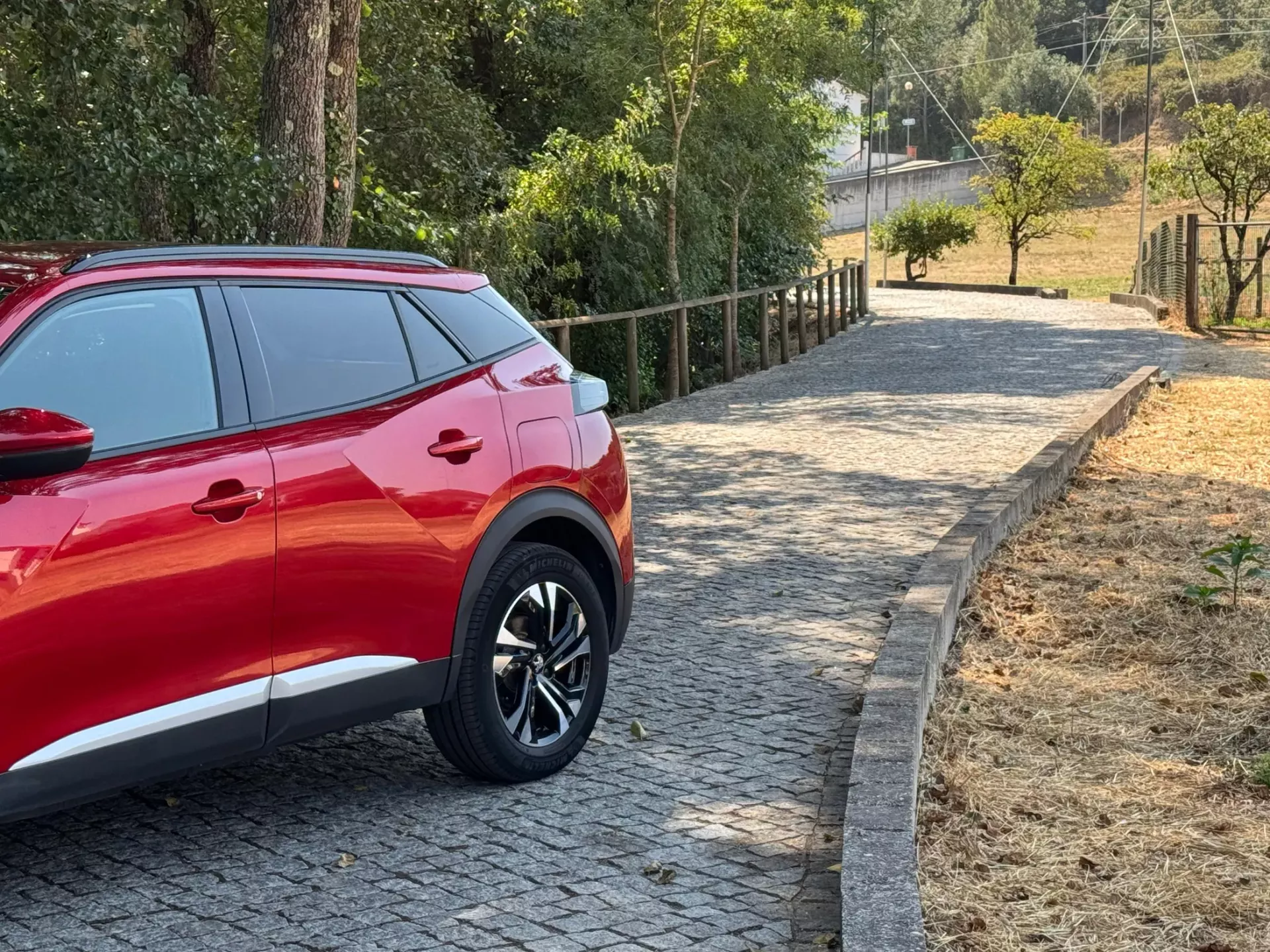 Peugeot e-2008 50 kWh Allure 3