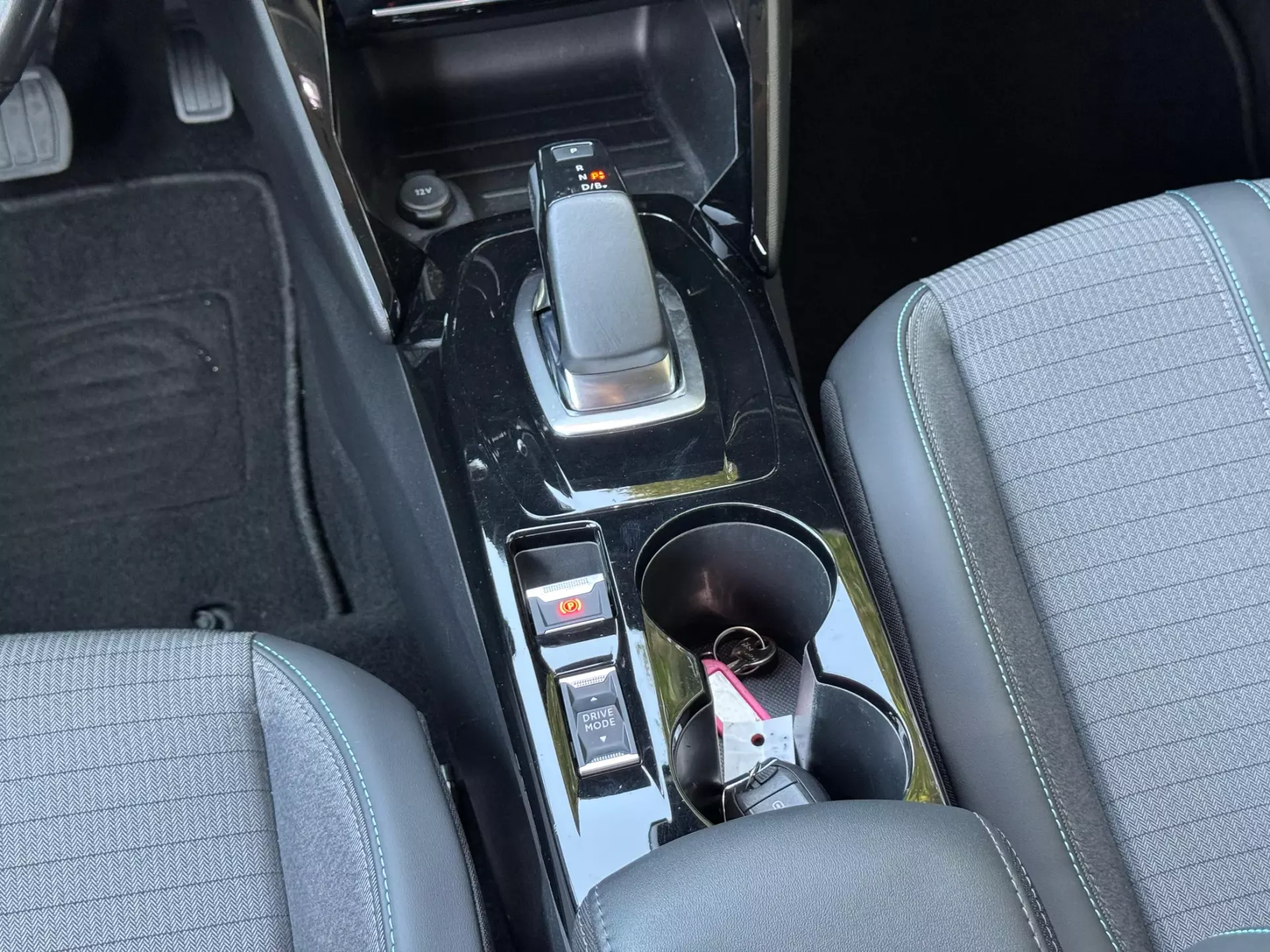 Peugeot e-2008 50 kWh Allure 14