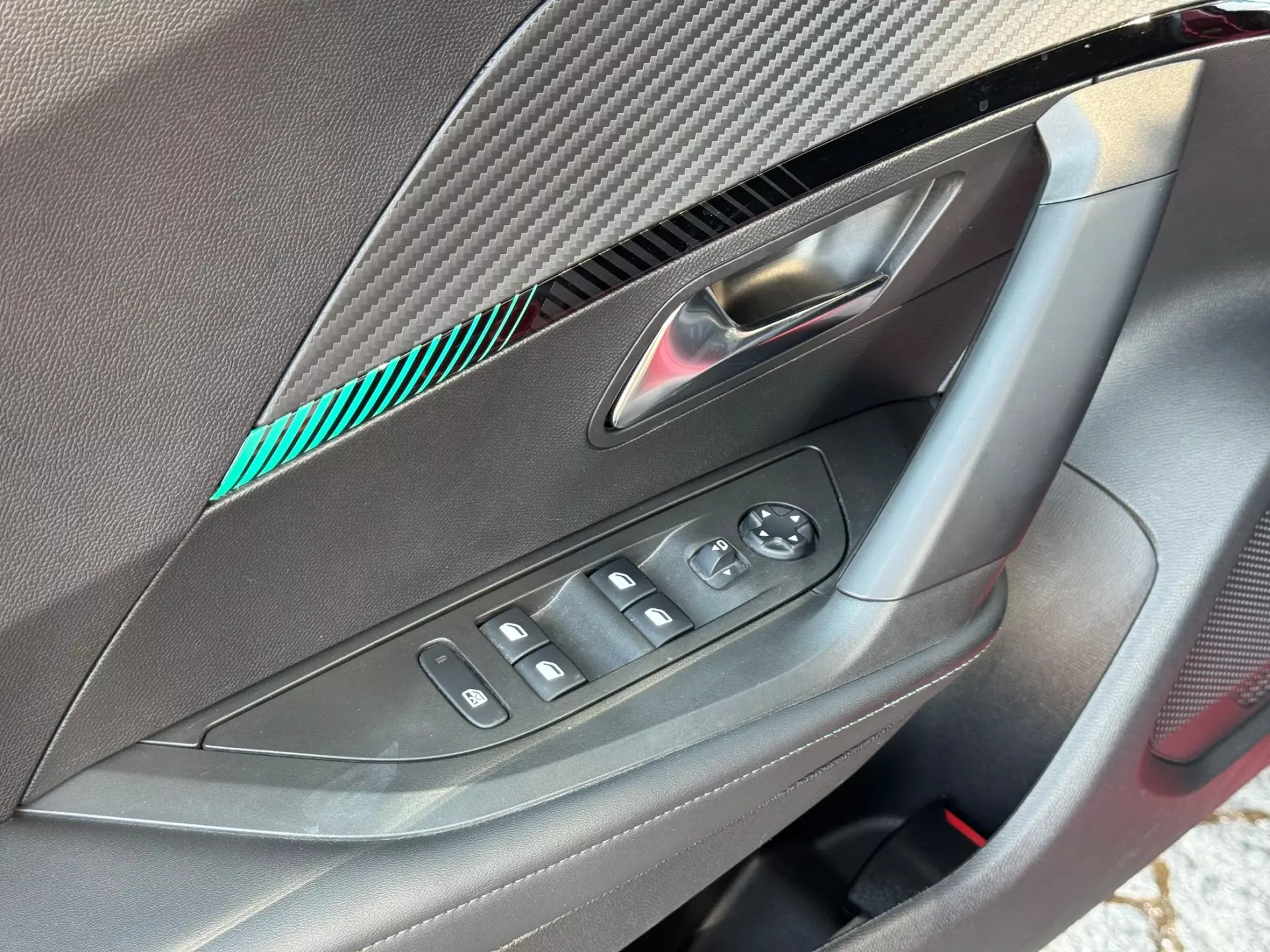 Peugeot e-2008 50 kWh Allure 17