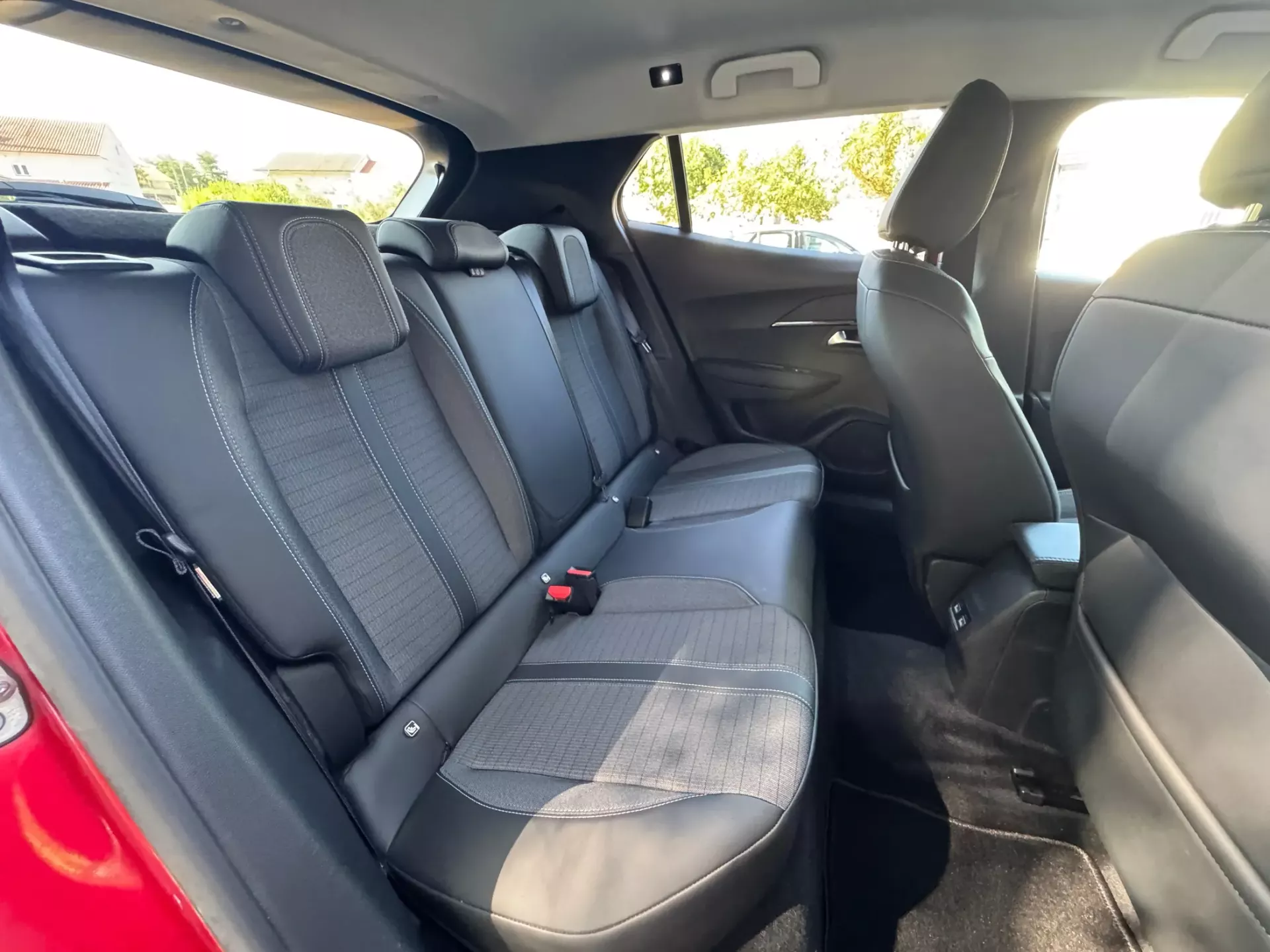 Peugeot e-2008 50 kWh Allure 25