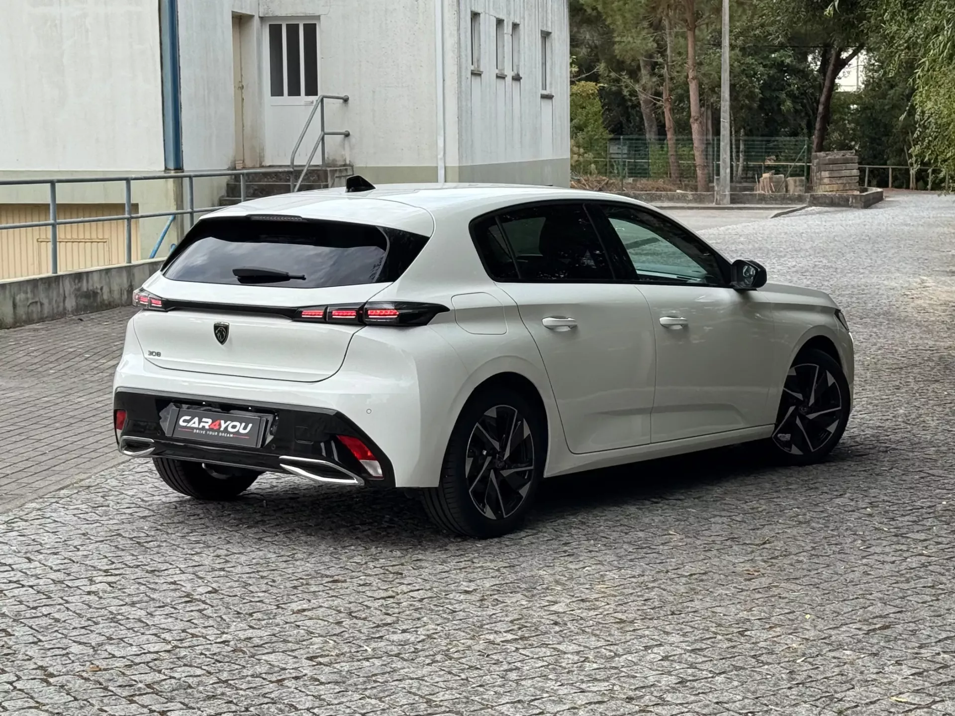 Peugeot 308 1.2 PureTech Allure EAT8 4