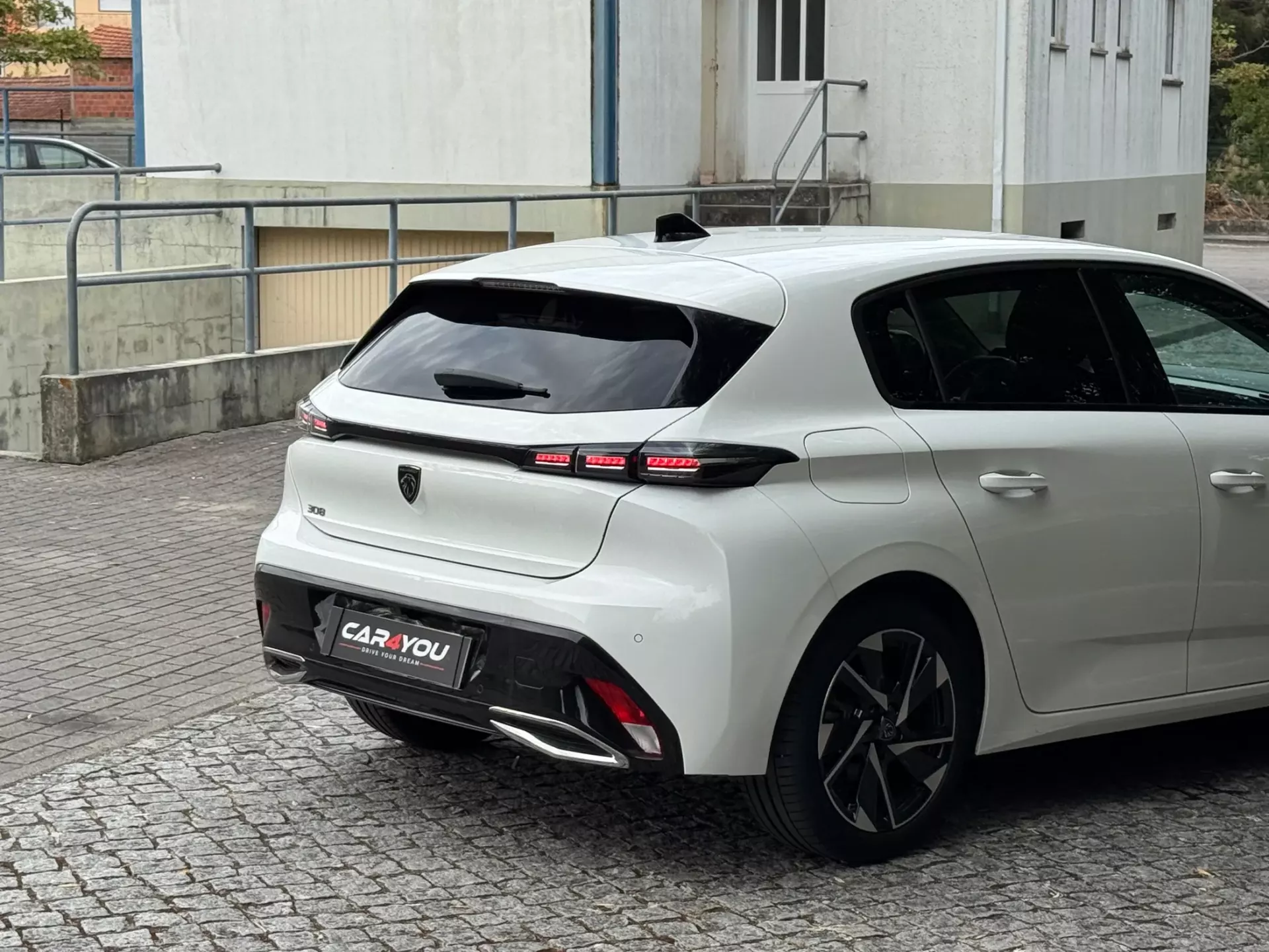 Peugeot 308 1.2 PureTech Allure EAT8 5