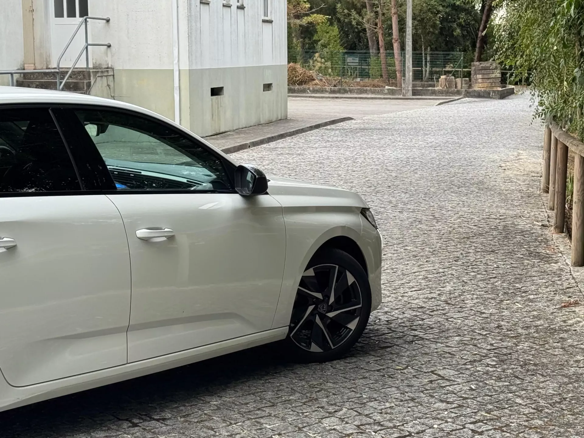 Peugeot 308 1.2 PureTech Allure EAT8 6