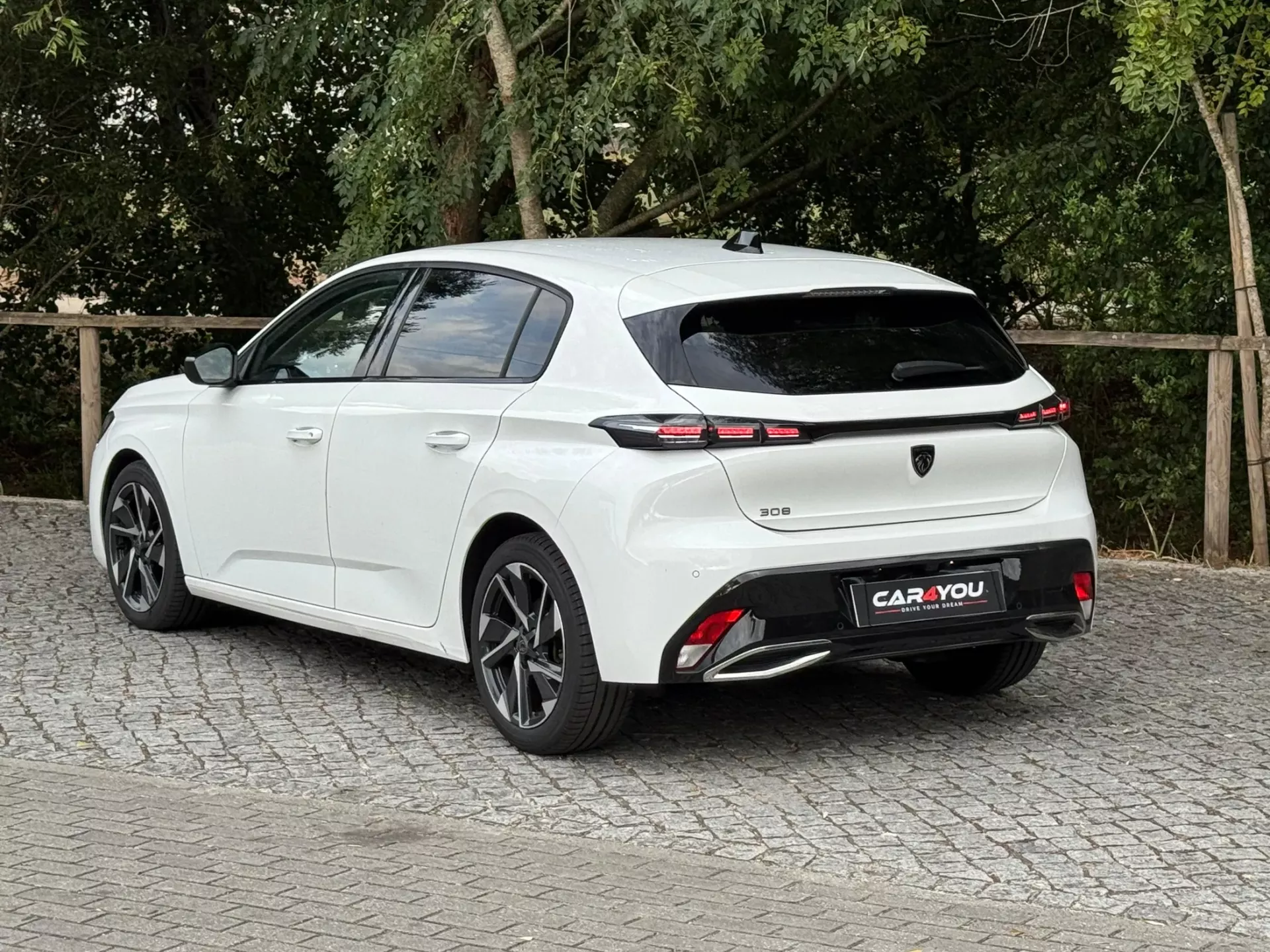 Peugeot 308 1.2 PureTech Allure EAT8 9