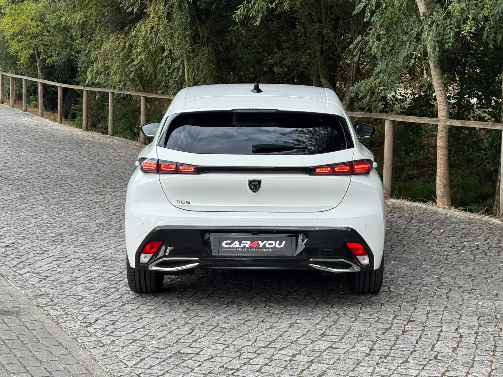 Peugeot 308 1.2 PureTech Allure EAT8 11