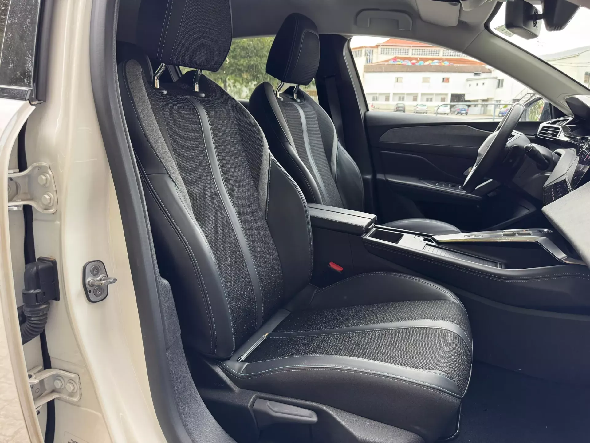 Peugeot 308 1.2 PureTech Allure EAT8 23