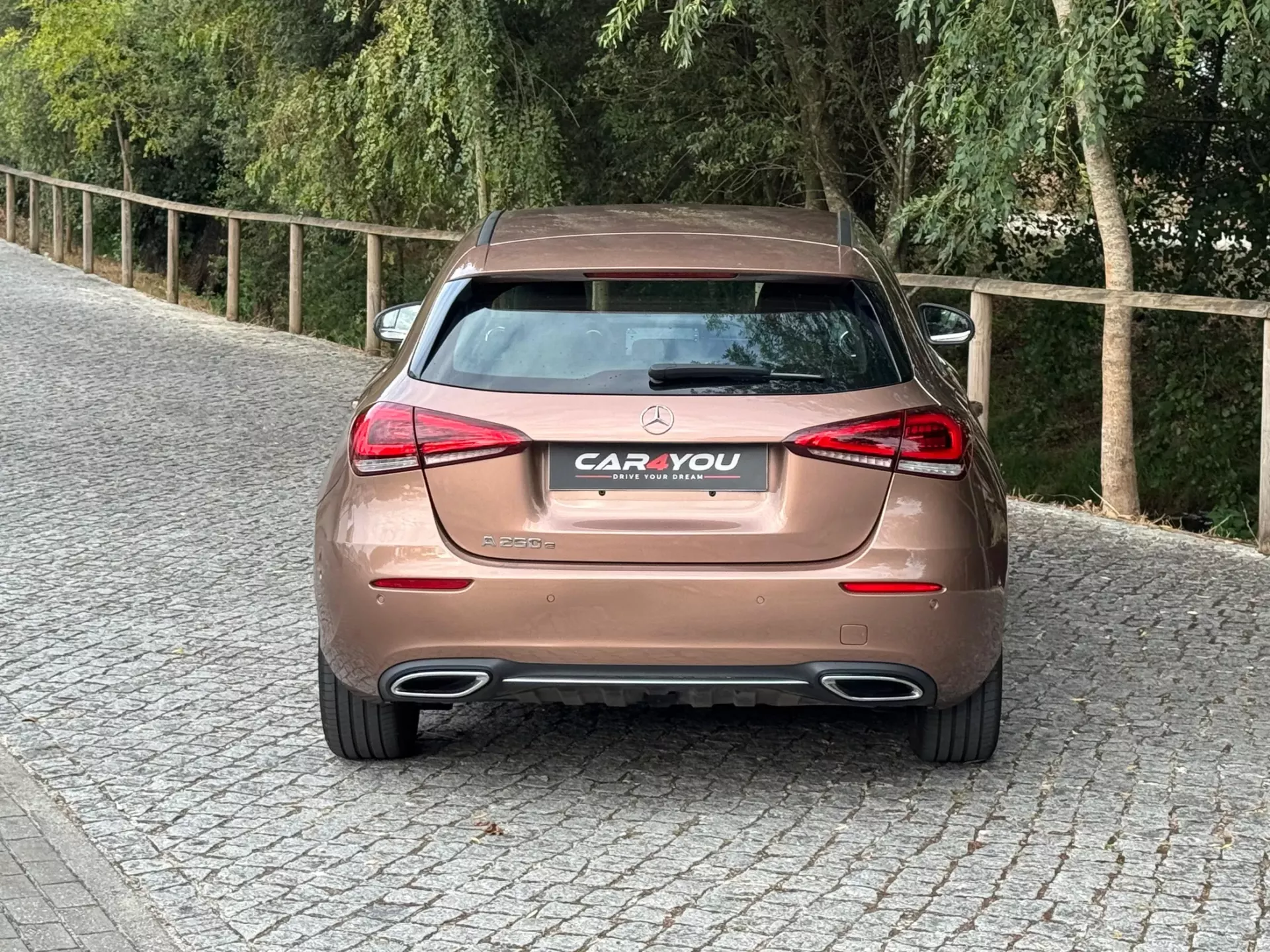 Mercedes-Benz CLA 250 e Progressive 13