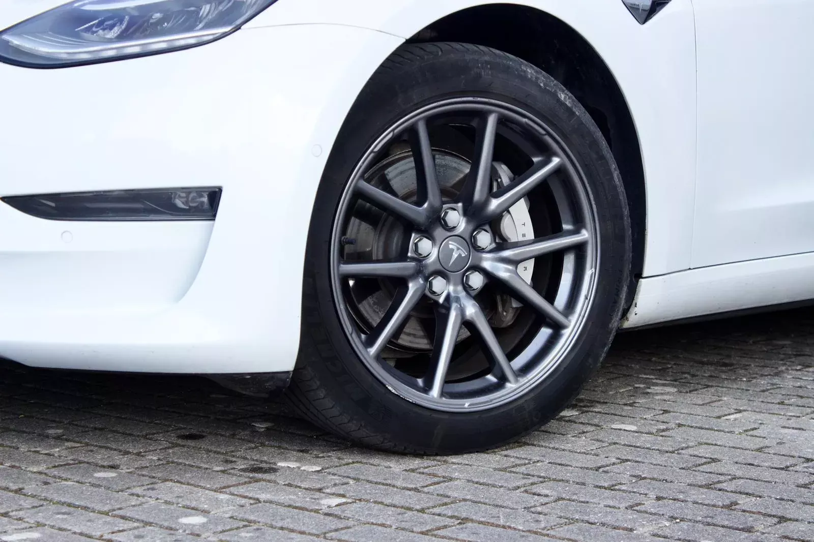 Tesla Model 3 Long-Range Dual Motor AWD 4