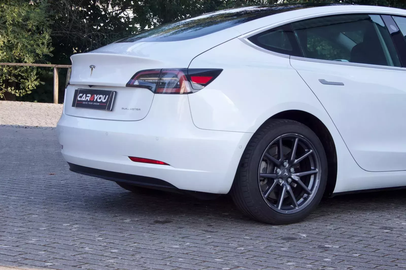 Tesla Model 3 Long-Range Dual Motor AWD 7