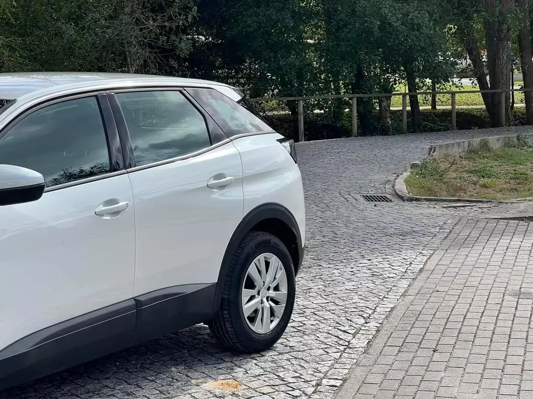 Peugeot 3008 1.5 BlueHDi Allure EAT8 4