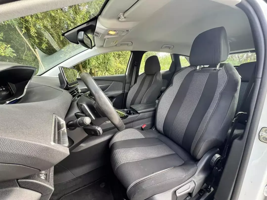 Peugeot 3008 1.5 BlueHDi Allure EAT8 21