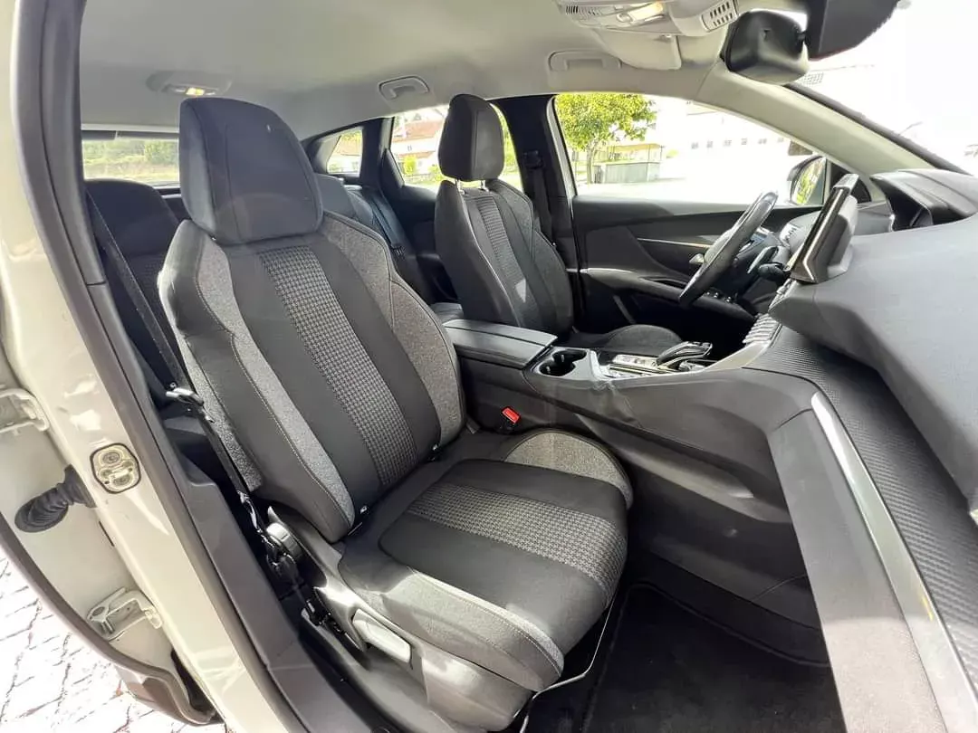 Peugeot 3008 1.5 BlueHDi Allure EAT8 23