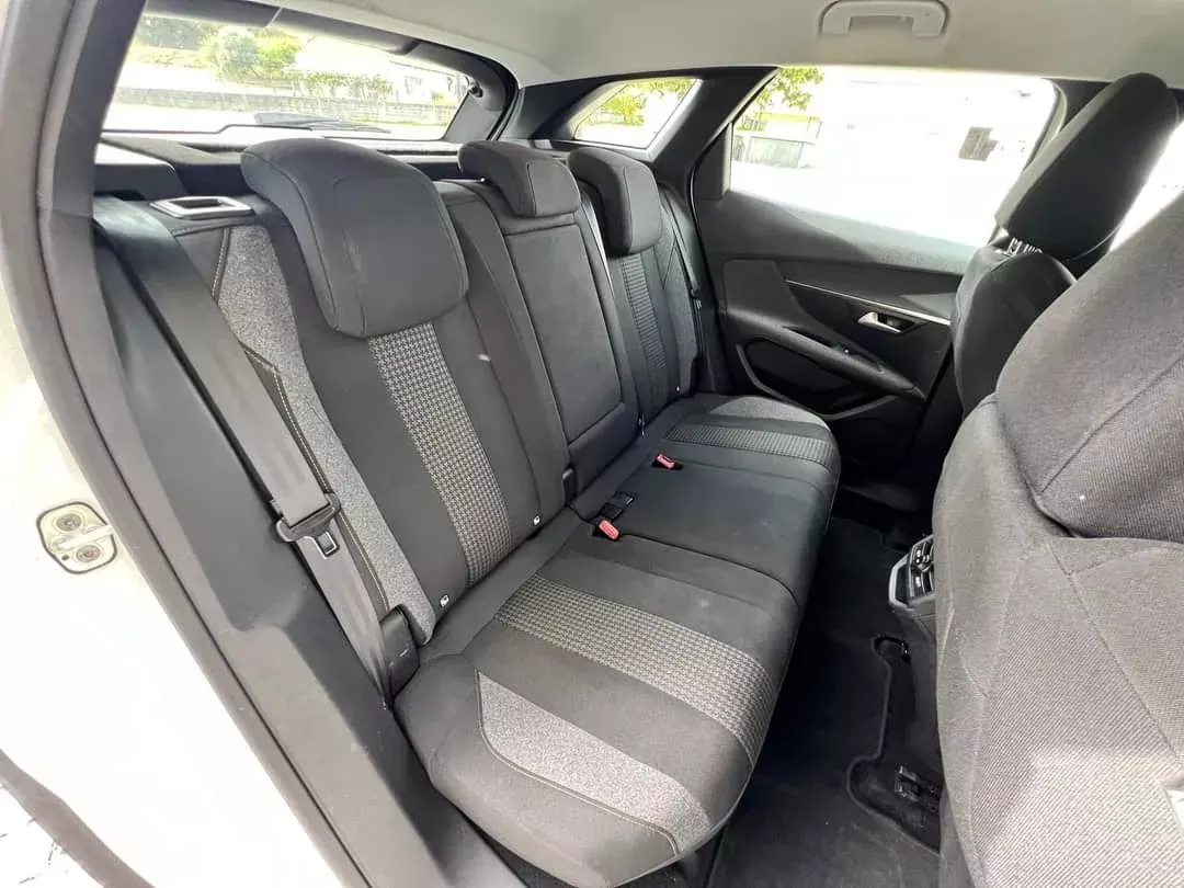 Peugeot 3008 1.5 BlueHDi Allure EAT8 25