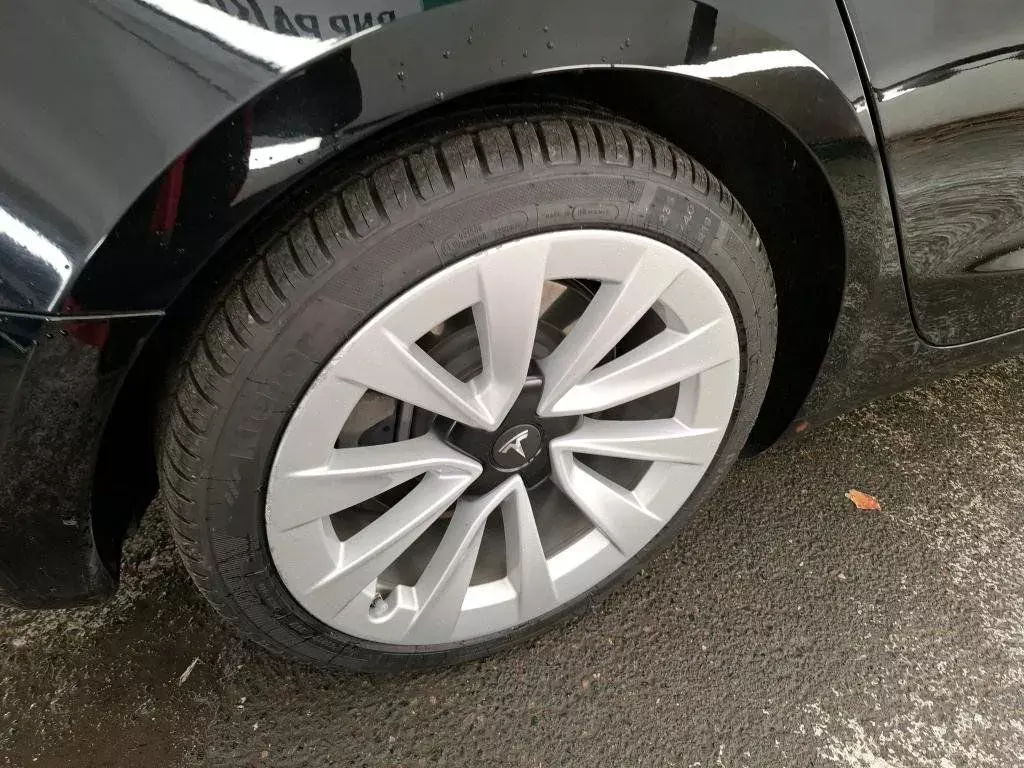 Tesla Model 3 Standard Range Plus RWD 5