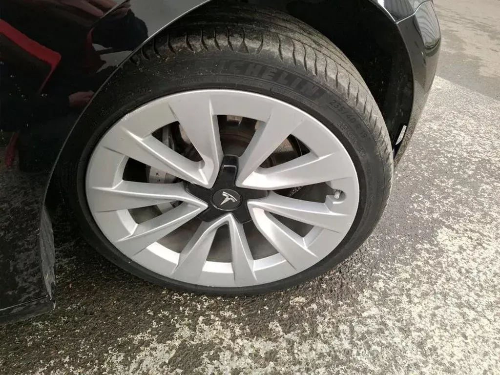 Tesla Model 3 Standard Range Plus RWD 6
