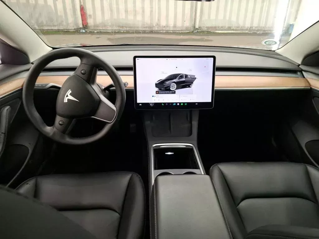 Tesla Model 3 Standard Range Plus RWD 7